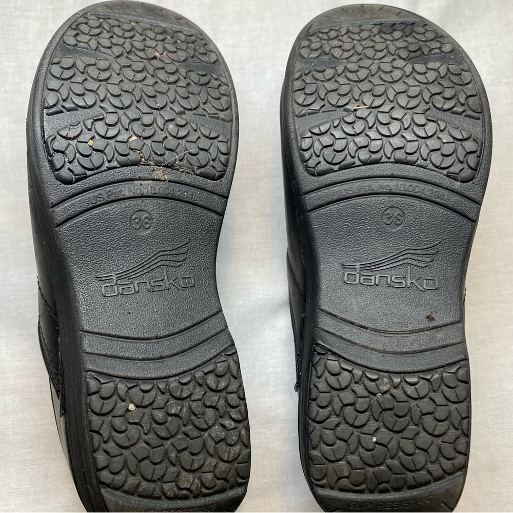 Woman’s dansko shoes size 6 - Picture 3 of 3